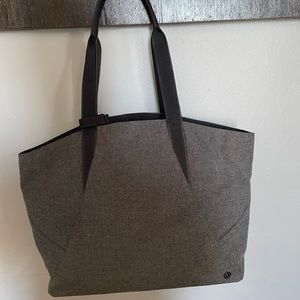 Lululemon wool/acrylic tote bag